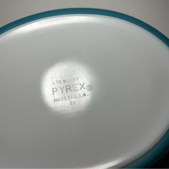 Vintage Pyrex Teal/Turquoise Blue Oval Casserole Dish 1 1/2 quart - Picture 3 of 16
